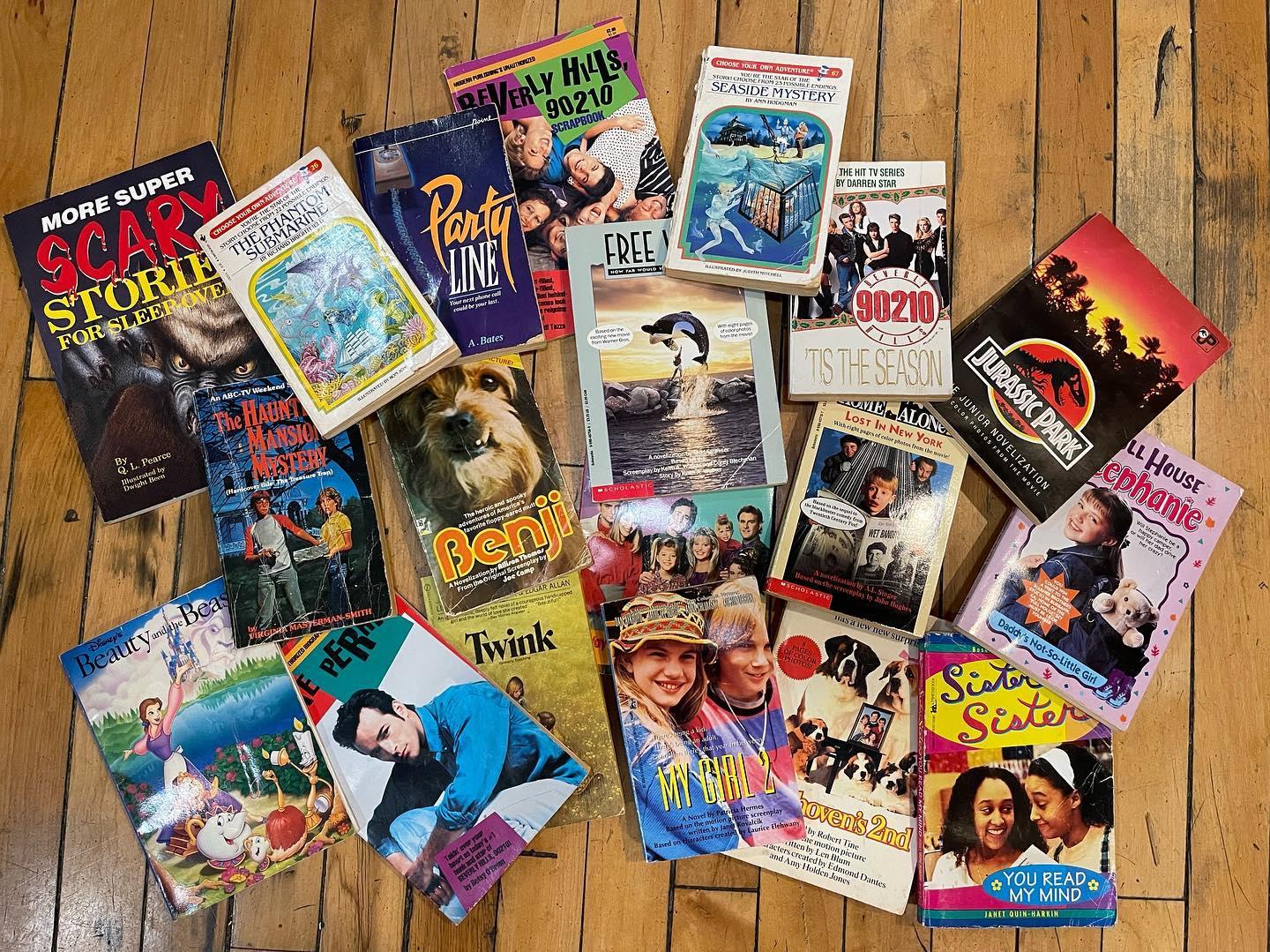 Vintage books and paperbacks including Jurassic Park, My Girl, Benji and more